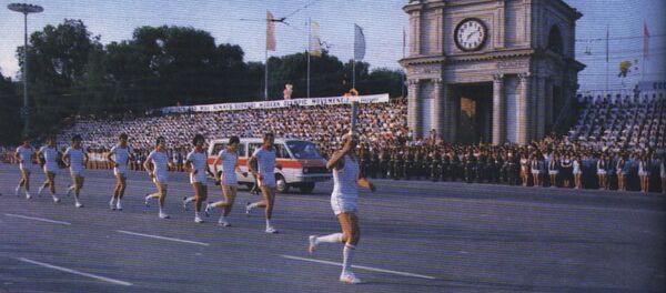 Олимпийский огонь в 1980 году Олимпийский огонь в 1980 году - Sputnik Молдова