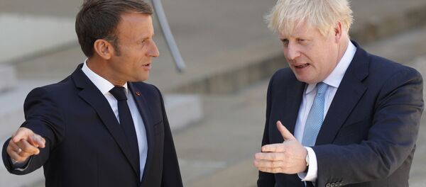 Emmanuel Macron și Boris Johnson - Sputnik Moldova-România