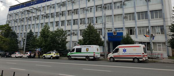 Проверка сообщения о бомбе в здании суда сектора Буюканы Проверка сообщения о бомбе в здании суда сектора Буюканы - Sputnik Молдова