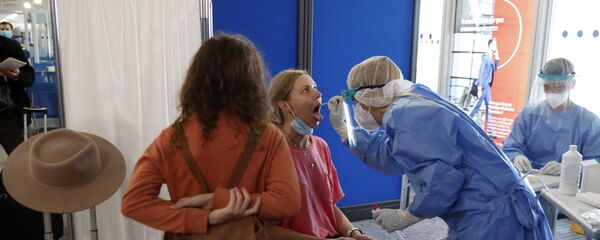 Прибывшую из Катара пассажирку тестируют на коронавирус в международном аэропорту Элефтериос Венизелос в Афинах - Sputnik Moldova-România