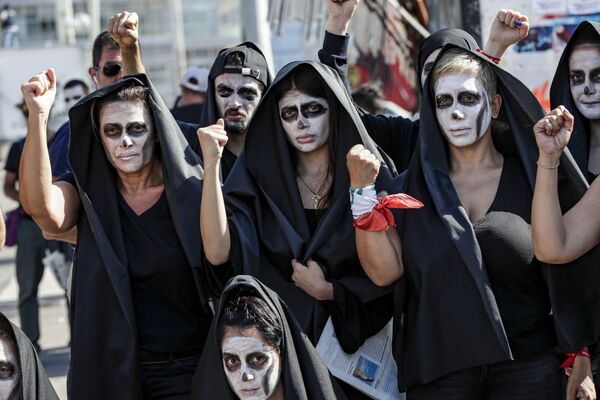 Участницы протеста в Бейруте, Ливан - Sputnik Молдова