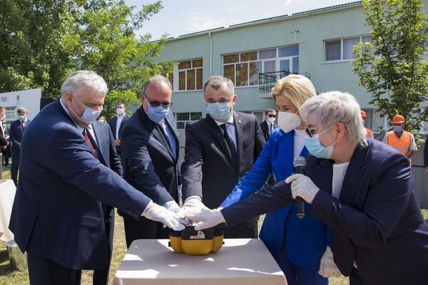 Foto - Șantier inaugurat oficial la Comrat: Chicu, Șarov, Ioniță, Vlah Foto - Șantier inaugurat oficial la Comrat: Chicu, Șarov, Ioniță, Vlah - Sputnik Moldova