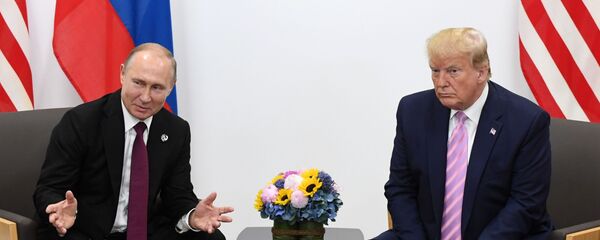 Президент РФ Владимир Путин и президент США Дональд Трамп во время встречи на полях саммита Группы двадцати в Осаке Президент РФ Владимир Путин и президент США Дональд Трамп во время встречи на полях саммита Группы двадцати в Осаке - Sputnik Moldova-România