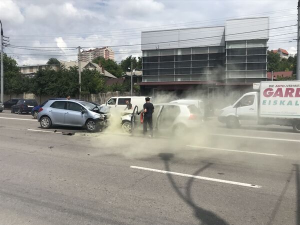 Серьезное ДТП в Кишиневе: пострадал один человек Серьезное ДТП в Кишиневе: пострадал один человек - Sputnik Молдова