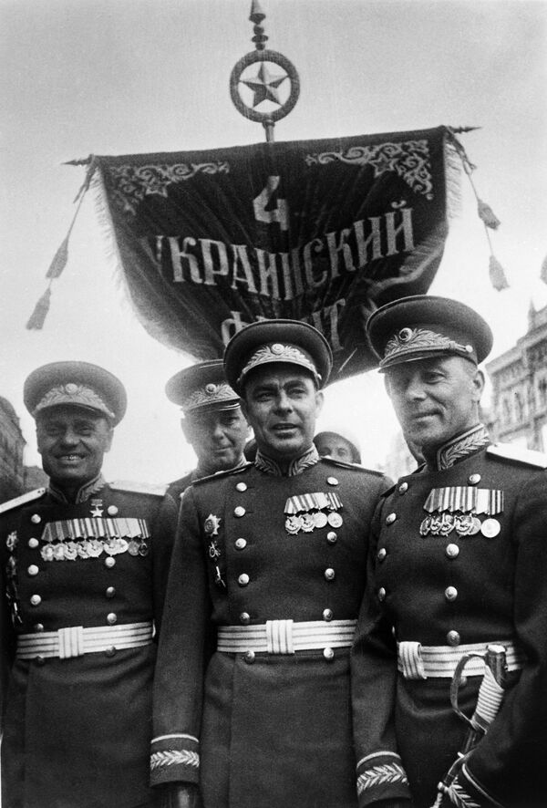 Participanții la parada victoriei pe 24 iunie 1945 din Piața Roșie. - Sputnik Moldova-România