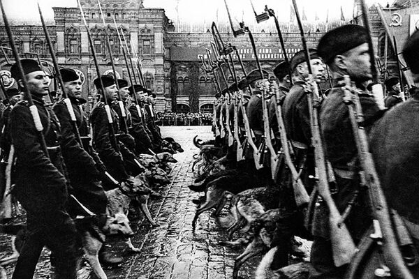 Parada Victoriei la 24 iunie 1945 în Piața Roșie. - Sputnik Moldova-România