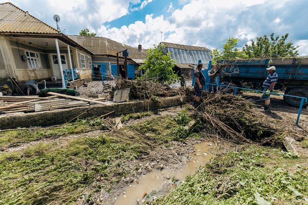 Urmările ploilor torențiale și inundațiilor în raionul Ialoveni. - Sputnik Moldova