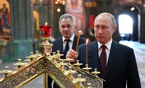 Президент Путин во время посещения главного храма Вооружённых Сил - Sputnik Moldova