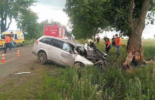 Accident fatal la Edineț: O mașină a fost făcută zob - Foto Accident fatal la Edineț: O mașină a fost făcută zob - Foto - Sputnik Moldova