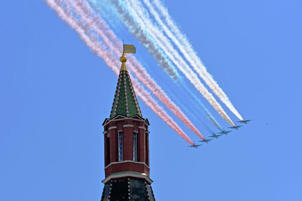 Parada Victorie s-a încheiat cu defilarea avioanelor militare Parada Victorie s-a încheiat cu defilarea avioanelor militare - Sputnik Moldova-România
