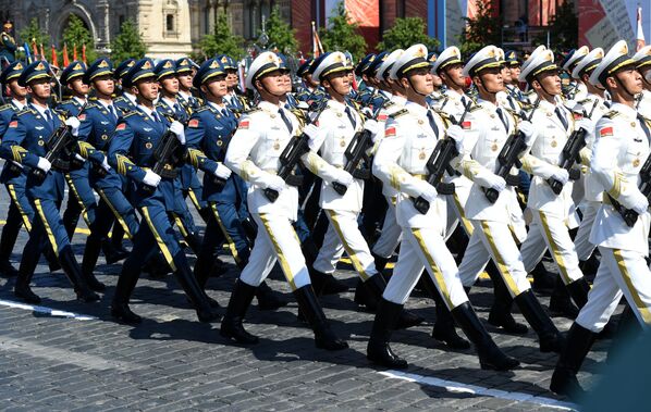 Парадный расчет армии КНР во время военного парада Победы в Москве - Sputnik Молдова