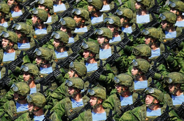 Военнослужащие парадных расчетов на параде Победы на Красной площади - Sputnik Молдова