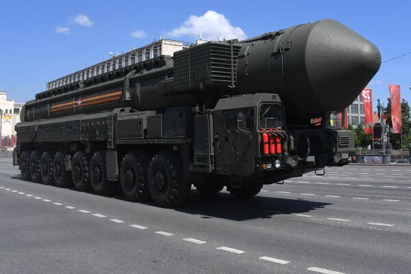 Автономная пусковая установка ПГРК Ярс на параде Победы в Москве - Sputnik Moldova