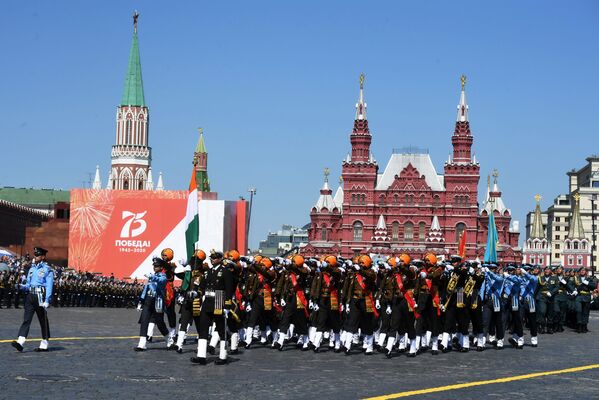 Военнослужащие армии Индии во время военного парада в ознаменование 75-летия Победы - Sputnik Moldova