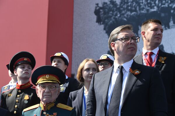 Президент Сербии Александр Вучич во время военного парада в ознаменование 75-летия Победы - Sputnik Moldova