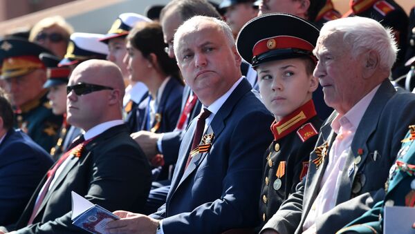 Президент Молдавии Игорь Додон во время военного парада в Москве - Sputnik Moldova