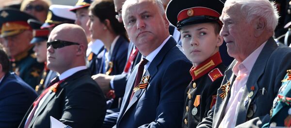 Президент Молдавии Игорь Додон во время военного парада в Москве - Sputnik Moldova