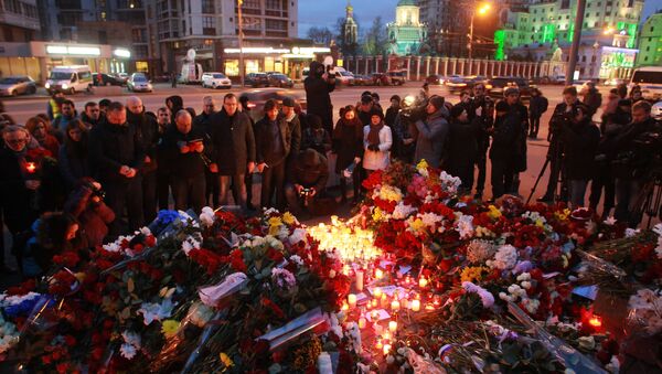 Цветы у посольства Франции в Москве - Sputnik Moldova