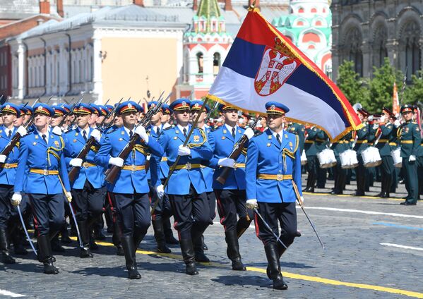 Парадный расчет армии Сербии во время военного парада Победы в Москве - Sputnik Moldova-România