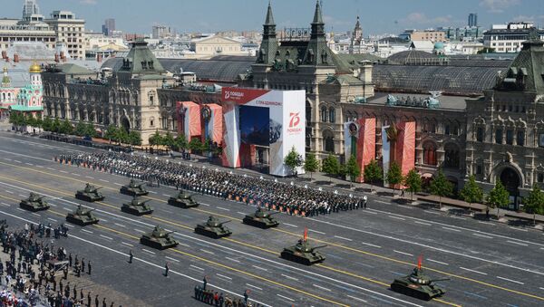 Танки Т-34-85 во время военного парада в ознаменование 75-летия Победы на Красной площади - Sputnik Moldova