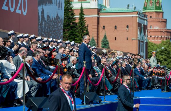 Глава республики заявил, что испытал особую гордость от того, что среди участников парада были и 75 военнослужащих из роты почетного караула Национальной армии Молдовы. - Sputnik Молдова