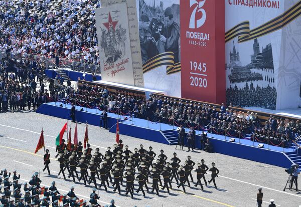 Военнослужащие армии Белоруссии во время военного парада в ознаменование 75-летия Победы - Sputnik Moldova-România