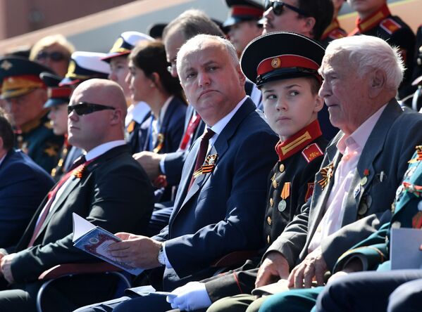 Президент Молдавии Игорь Додон во время военного парада в Москве - Sputnik Moldova-România