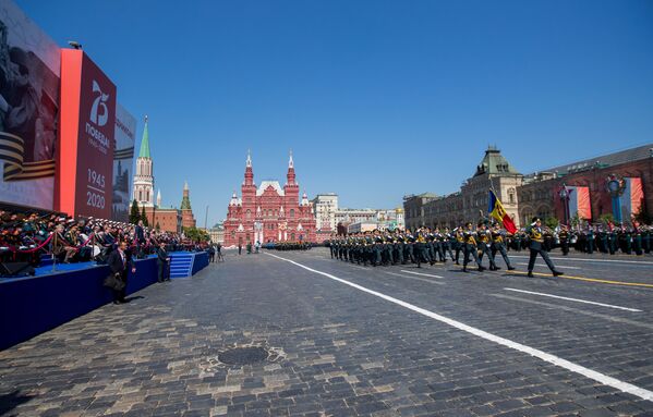 Военнослужащие роты почетного караула Национальной армии Молдовы прошли по Красной площади на параде Победы. - Sputnik Moldova