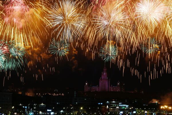 Салют в Москве в ознаменование 75-летия Победы - Sputnik Moldova