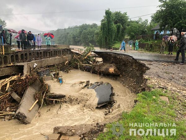 Последствия наводнения в Ивано-Франковской области, Украина  - Sputnik Moldova