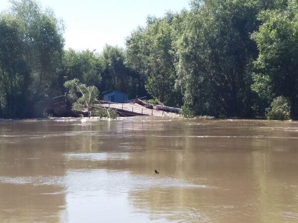 Unde a fost găsit debarcaderul purtat de apele umflate ale Nistrului – Foto Unde a fost găsit debarcaderul purtat de apele umflate ale Nistrului – Foto - Sputnik Moldova