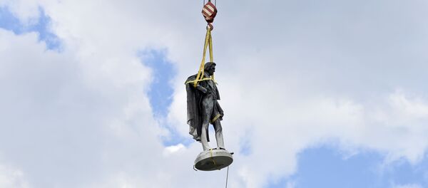 Статуя бывшего вице-президента США и защитника рабства Джона К. Кэлхуна Статуя бывшего вице-президента США и защитника рабства Джона К. Кэлхуна - Sputnik Moldova