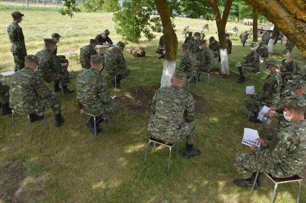 Cum i-a încurajat ministrul Apărării pe cei 700 de tineri înrolați în Armată - Foto - Sputnik Moldova