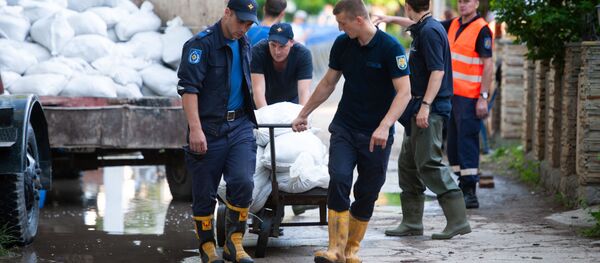 Спасатели принимают меры по предотвращению наводнений - Sputnik Молдова