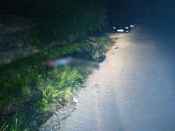 Пьяный водитель на мотоцикле врезался в забор, его пассажир погиб Пьяный водитель на мотоцикле врезался в забор, его пассажир погиб - Sputnik Молдова
