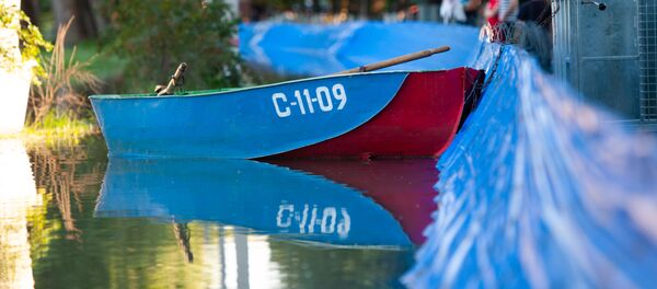 Спасательная лодка на реке Днестр - Sputnik Молдова