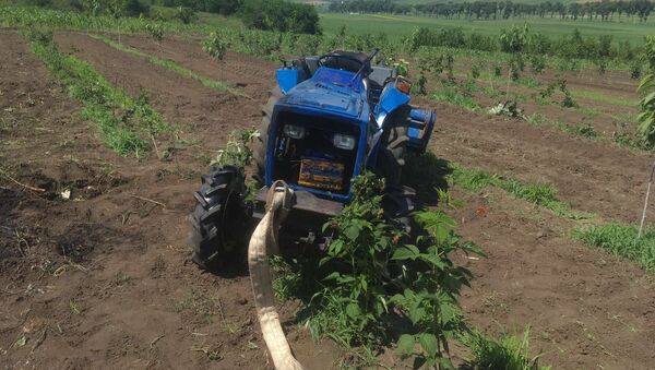 Un tractor s-a răsturnat peste un minor - Sputnik Moldova