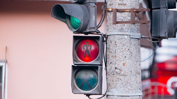 Красный сигнал светофора для пешехода - Sputnik Молдова