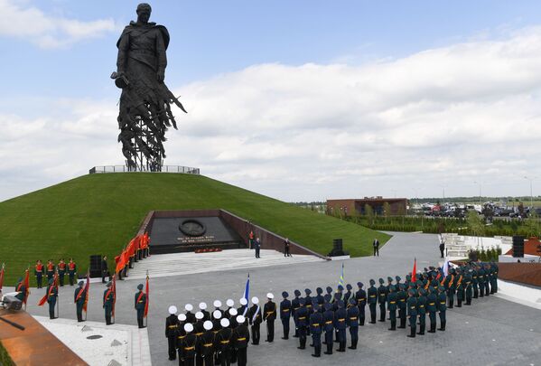 Церемония открытия Ржевского мемориала Советскому солдату - Sputnik Moldova
