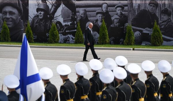 Владимир Путин на церемонии открытия Ржевского мемориала - Sputnik Moldova