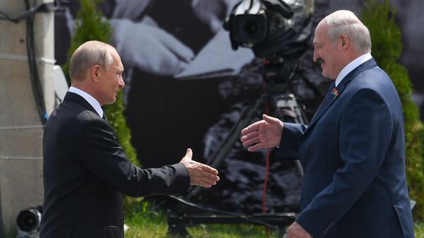 Владимир Путин и Александр Лукашенко на церемонии открытия Ржевского мемориала - Sputnik Молдова