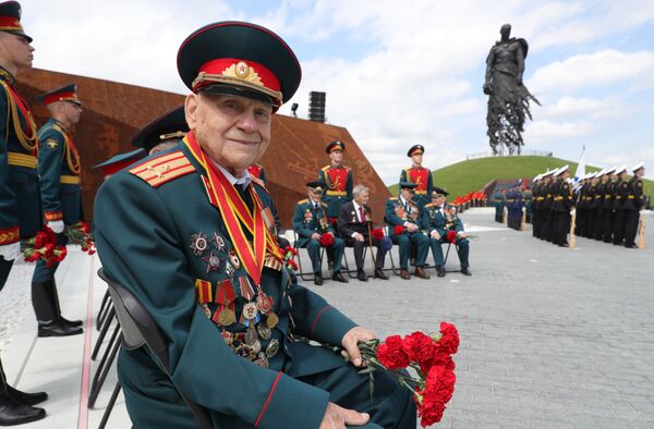 Ветераны ВОВ на церемонии открытия Ржевского мемориала - Sputnik Moldova