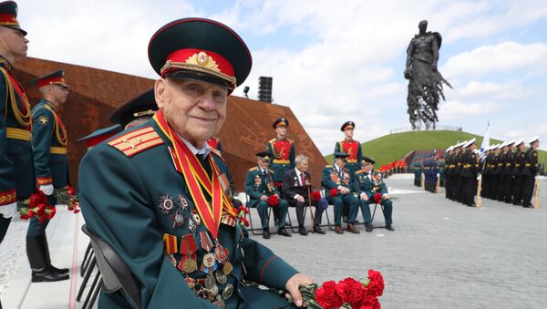 Ветераны ВОВ на церемонии открытия Ржевского мемориала - Sputnik Молдова