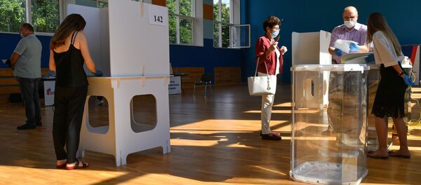 Голосование по внесению поправок в Конституцию РФ в Москве - Sputnik Moldova