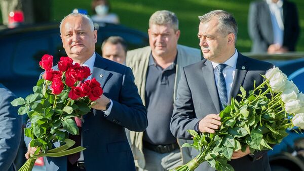  Primele persoane în stat au depus flori la monumentul lui Ștefan cel Mare - Sputnik Moldova