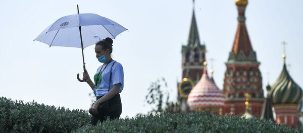 Девушка в природно-ландшафтном парке Зарядье в Москве - Sputnik Moldova-România