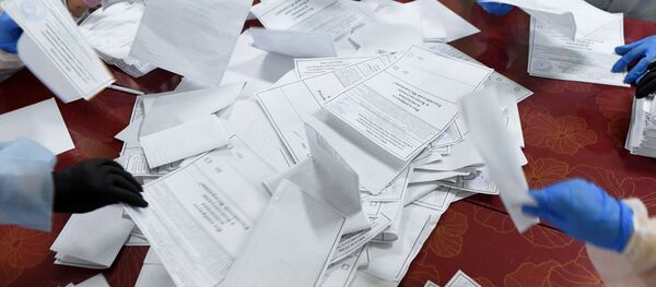 Подсчет голосов по итогам голосования по поправкам в Конституцию РФ - Sputnik Moldova