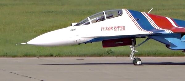 Русские витязи собрали в один строй три типа самолетов Су Русские витязи собрали в один строй три типа самолетов Су - Sputnik Молдова