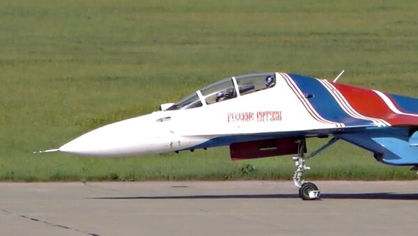 Русские витязи собрали в один строй три типа самолетов Су - Sputnik Молдова