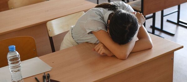 Ученица в классе, архивное фото. - Sputnik Молдова